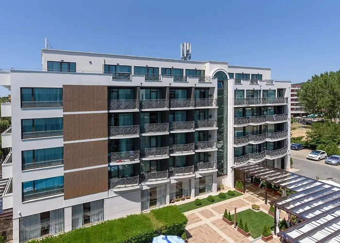 Хотел лион 4*