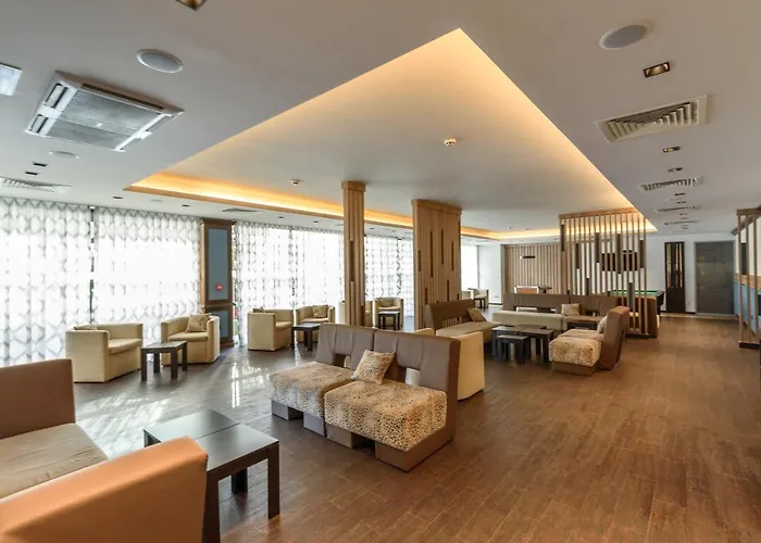 Хотел лион 4*