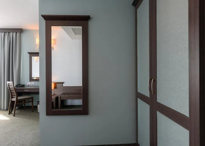 лион Хотел 4*