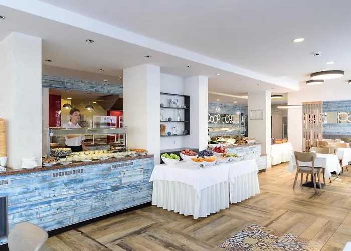 Хотел лион 4*