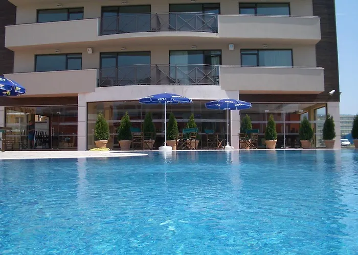 Хотел лион 4*