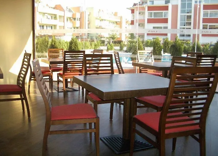 Хотел лион 4*