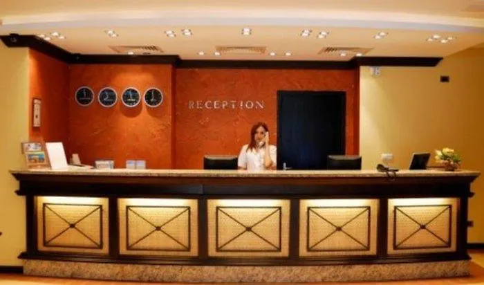 Хотел лион 4*